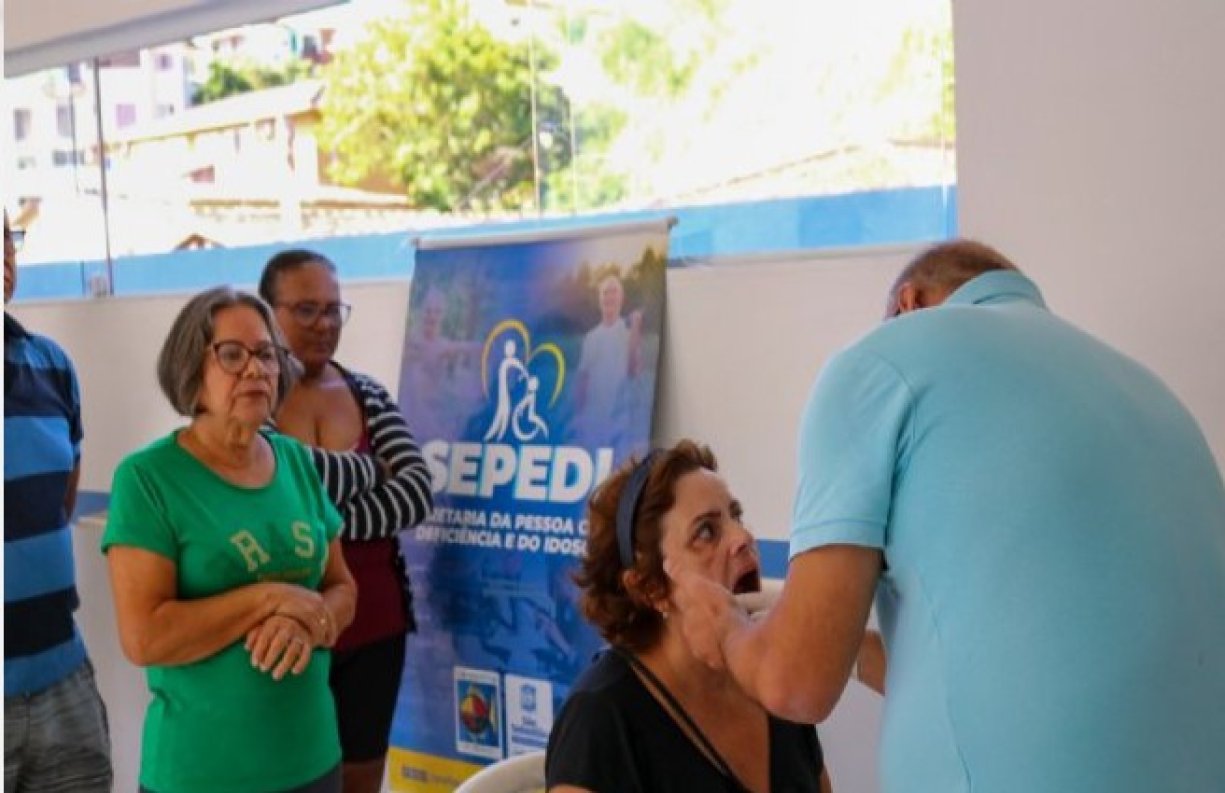 Pontal da Cruz recebe Projeto de Saúde Bucal e idosos tiram dúvidas com profissional